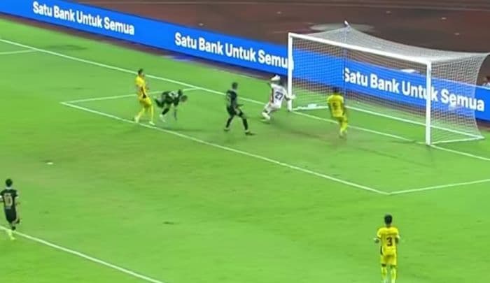 sadaoui_bawa_dewa_united_unggul_10_atas_semen_padang_di_babak_pertama