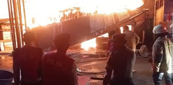 tiga_rumah_di_tebing_tinggi_terbakar_awalnya_dari_ledakan_di_warung_bakso