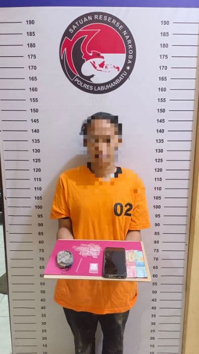 nekat_edarkan_sabu_perempuan_muda_di_bilah_hilir_ditangkap_polisi