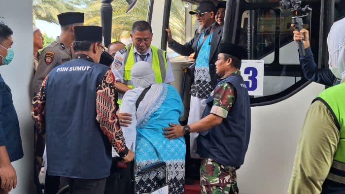 delay_akibat_kepadatan_di_jeddah_358_jemaah_haji_kloter_2_asal_langkat_tiba_dengan_selamat_