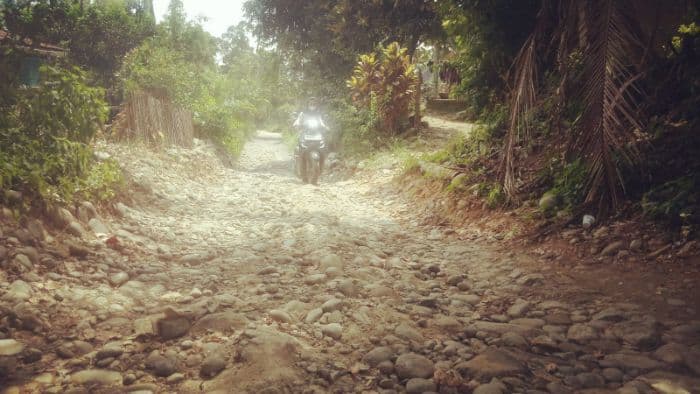 jalan_rusak_25_tahun_ini_keluhan_warga_desa_kulasar_sergai_