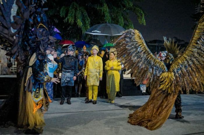 98_kebudayaan_tampil_di_karnaval_nusantara_apeksi_rico_waas_mahakarya_internasional