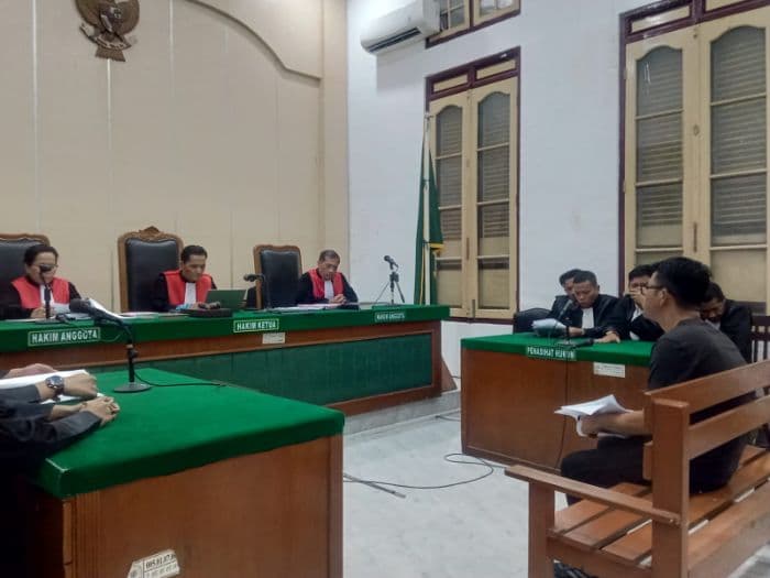 didakwa_korupsi_bantuan_banjir_bandang_eks_kadis_sosial_pmd_samosir_bantah_dan_minta_bebas