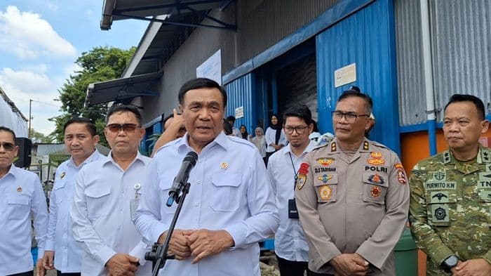 menko_polkam_cek_gudang_bulog_sumut_pastikan_stok_beras_aman_hingga_delapan_bulan_ke_depan