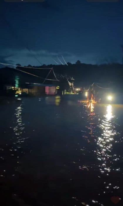 banjir_meluas_di_tapteng_jalan_sibolgapadangsidimpuan_lumpuh_dan_ratusan_warga_mengungsi