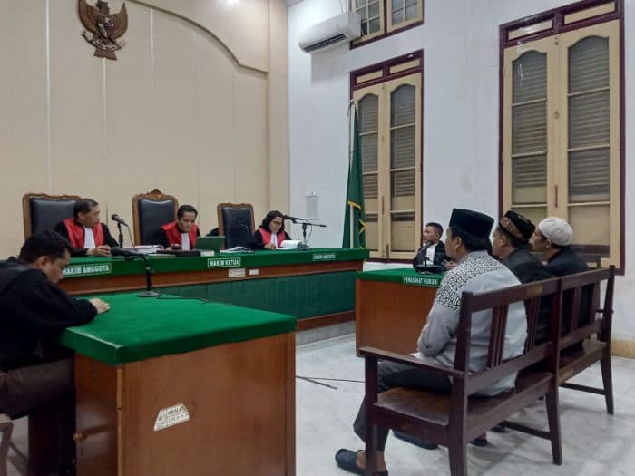 hakim_tolak_eksepsi_tiga_terdakwa_korupsi_dana_bos_mas_farhan_syarif_hidayah