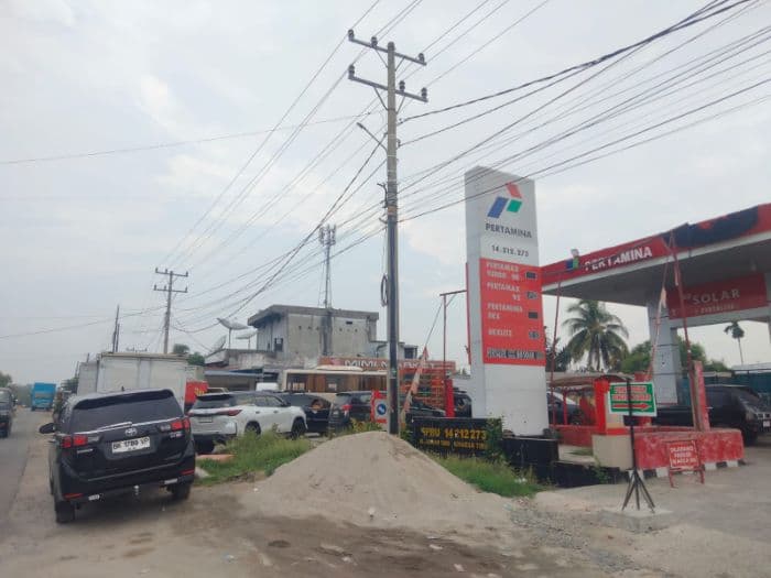 hampir_dua_bulan_antrean_solar_bersubsidi_masih_mengular_di_asahan