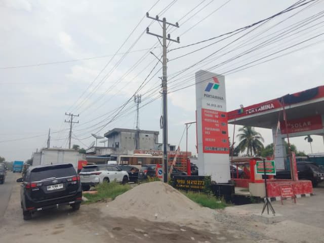 hampir_dua_bulan_antrean_solar_bersubsidi_masih_mengular_di_asahan