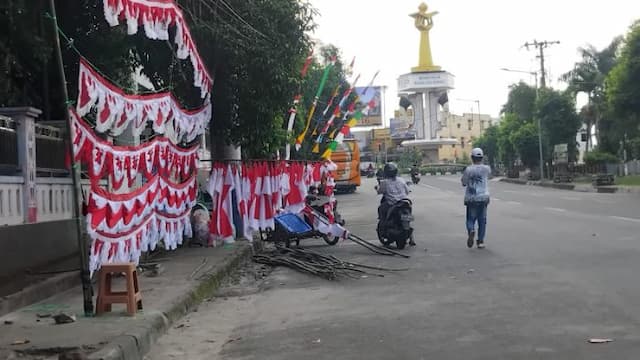 jelang_hut_ke81_ri_pedagang_bendera_mulai_ramai_di_pematangsiantar