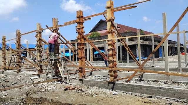 pembangunan_pasar_dwikora_pematangsiantar_disorot_dugaan_material_bekas_dan_k3_jadi_perhatian
