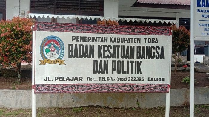 pemkab_toba_imbau_warga_kibarkan_bendera_merah_putih_selama_agustus