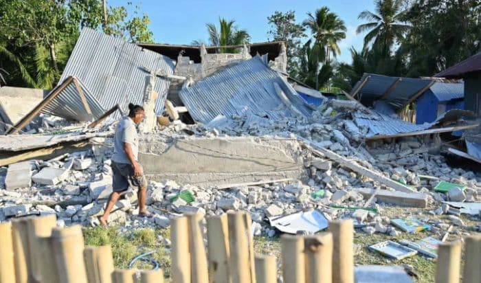 bmkg_temukan_pergeseran_tanah_pasca_gempa_m77_di_flores