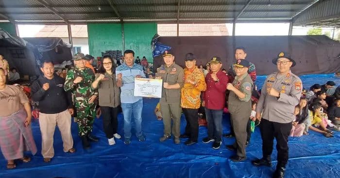 bnpb_salurkan_bantuan_rp32288_juta_untuk_pengungsi_erupsi_gunung_sinabung
