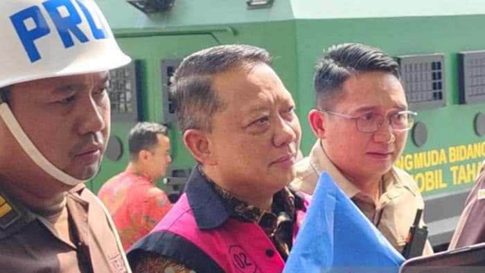 eks_jampidsus_febrie_adriansyah_diperiksa_kejagung_nama_tersangka_tak_disebut
