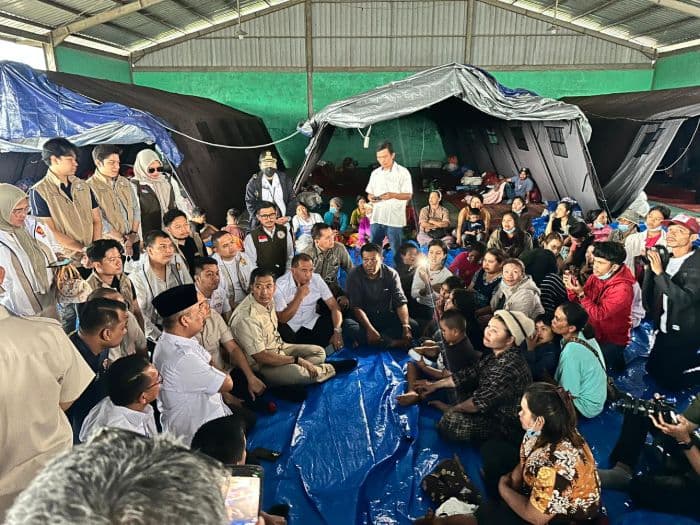 gerindra_sumut_temui_pengungsi_sinabung_bantu_kebutuhan_dasar_warga