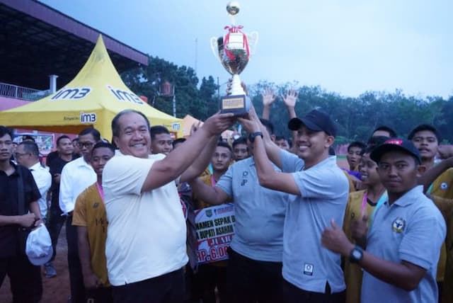 mezaluna_fc_angkat_trofi_piala_bupati_asahan_u15_2026