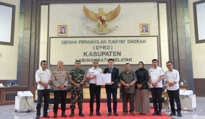 pemkab_dan_dprd_labusel_sepakati_papbd_2026_bupati_sampaikan_nota_pengantar_apbd_2027