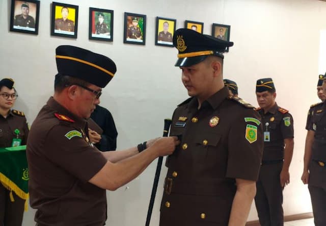 tommy_eko_dilantik_jadi_kasi_intelijen_kejari_toba