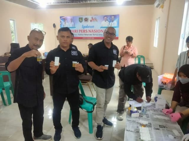 anggota_pwi_asahan_jalani_tes_urine