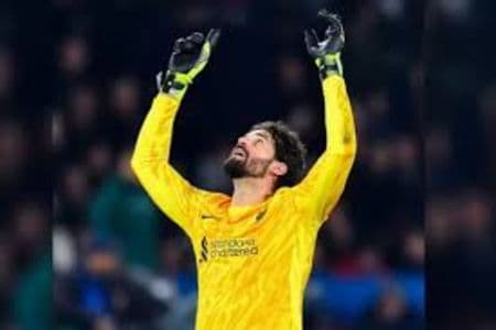 cedera_hamstring_kiper_alisson_becker_absen_enam_pekan