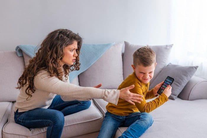 pengamat_orang_tua_perlu_literasi_digital_untuk_cegah_anak_kecanduan_gadget