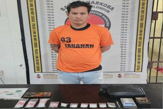 polisi_tangkap_bandar_narkoba_di_lokalisasi_bukit_maraja_sita_3158_gram_sabu