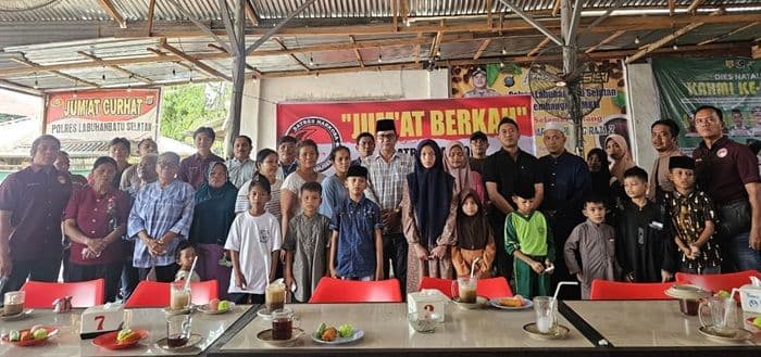 polres_labusel_bagikan_sembako_kepada_anak_yatim_dan_janda_kurang_mampu