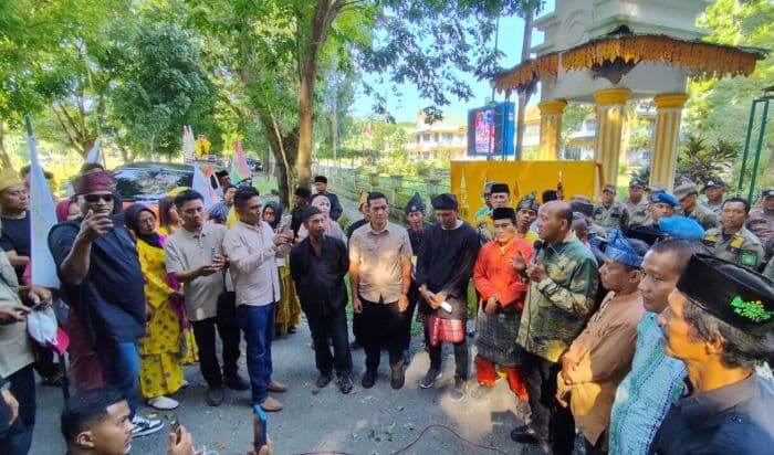 warga_demo_kantor_bupati_langkat_tuntut_pt_lnk_bayar_ganti_untung_rp23_miliar