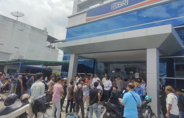 nasabah_bri_kisaran_demo_surat_tanah_jaminan_5_tahun_tak_dikembalikan