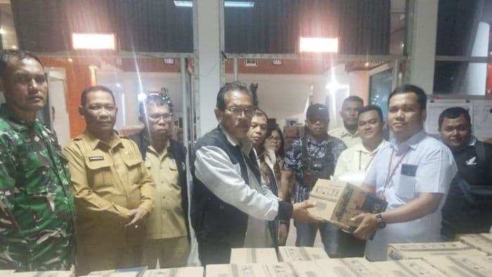 bpr_bandar_jaya_salurkan_2_ton_beras_dan_bantuan_untuk_korban_banjir_taput