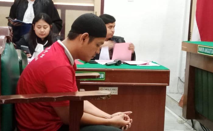 dua_petani_aceh_dituntut_16_tahun_penjara_karena_jadi_kurir_sabu_23_kg
