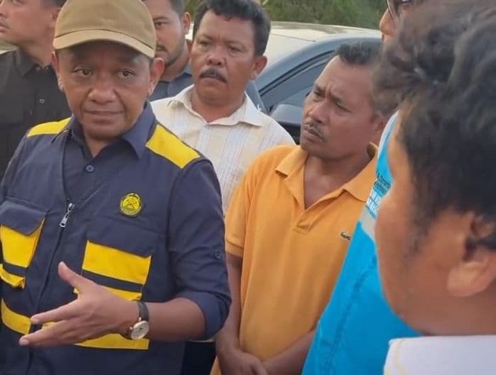 menteri_bahlil_sebut_beli_bbm_tak_perlu_pakai_barcode_di_wilayah_terdampak_bencana