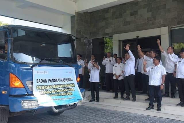 pemkab_deli_serdang_salurkan_665_ton_beras_bapanas_untuk_warga_terdampak_banjir_dan_longsor