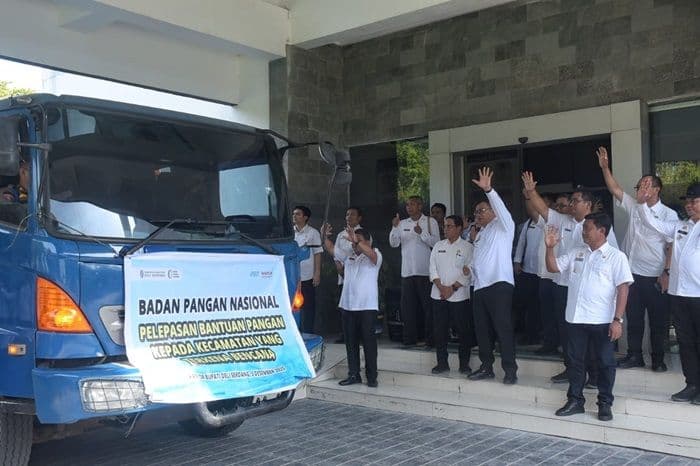 pemkab_deli_serdang_salurkan_665_ton_beras_bapanas_untuk_warga_terdampak_banjir_dan_longsor