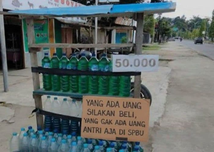polisi_di_medan_akan_tindak_penjual_bbm_eceran_harga_selangit