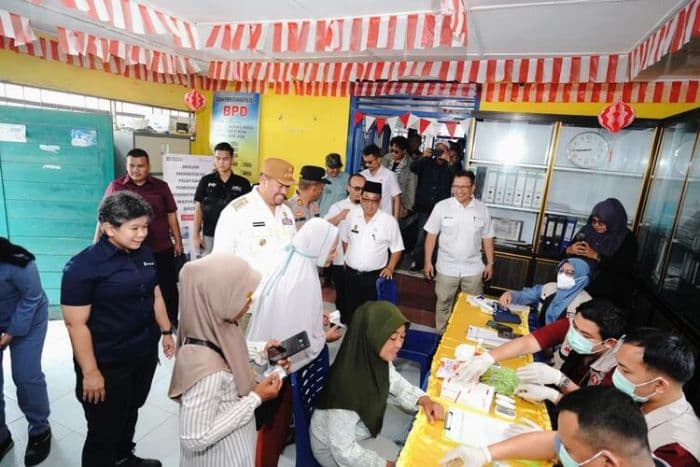 pt_inalum_gelar_pengobatan_gratis_dan_bantuan_sembako_untuk_korban_banjir_batu_bara