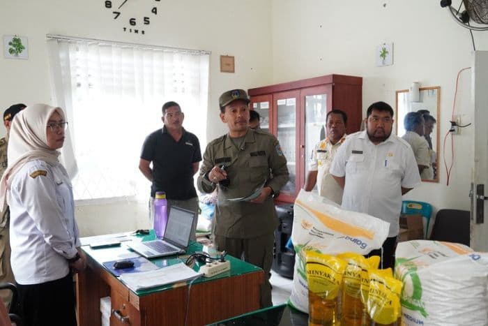 wali_kota_tebing_tinggi_sidak_7_kelurahan_pastikan_bantuan_banjir_tepat_sasaran