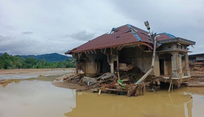enggan_tetapkan_longsorbanjir_sumatera_bencana_nasional_ylbhi_pemerintahan_prabowo_arogan_
