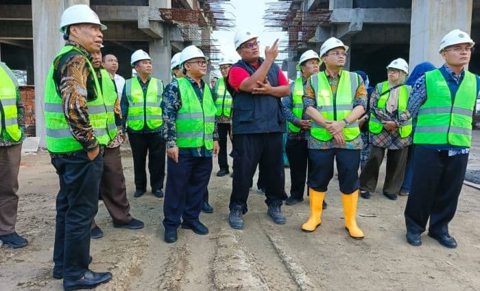 tinjau_pembangunan_lokasi_muktamar_muhammadiyah_abdul_muti_beri_sejumlah_masukan_