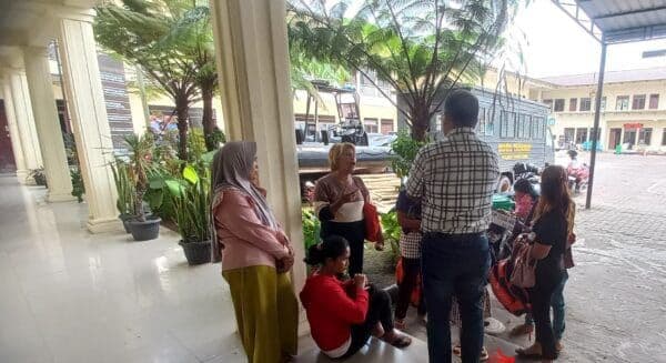 puluhan_anak_diduga_korban_pencabulan_datangi_polres_tanah_karo