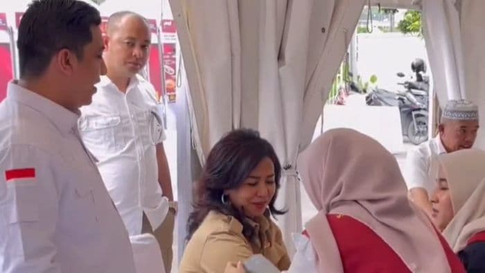 puluhan_masyarakat_manfaatkan_layanan_cek_kesehatan_gratis_di_hut_ke17_gerindra