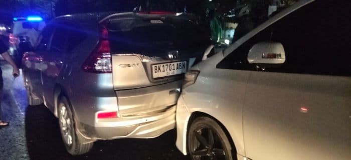kecelakaan_beruntun_di_jalan_ringroad_medan_alphard_hingga_crv_ringsek