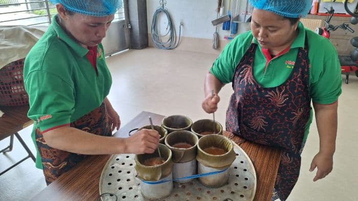 menjaga_tradisi_kue_bakul_imlek_di_dapur_phin_phin_medan