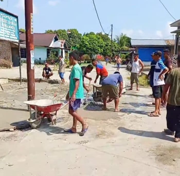 sambut_ramadhan_1447_h_warga_deli_serdang_gotong_royong_bersihkan_makam_dan_renovasi_musala
