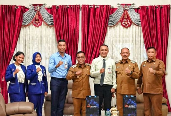 bupati_tapteng_ajak_bank_sumut_kembangkan_ekonomi_kreatif_anak_muda
