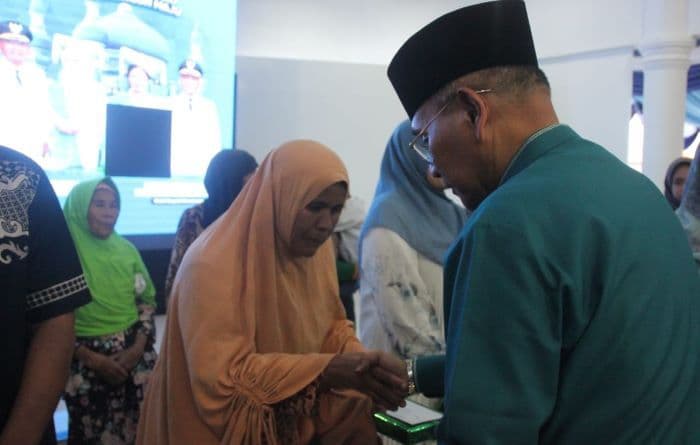 pemkab_simalungun_buka_puasa_bersama_masyarakat_dan_berikan_santunan_