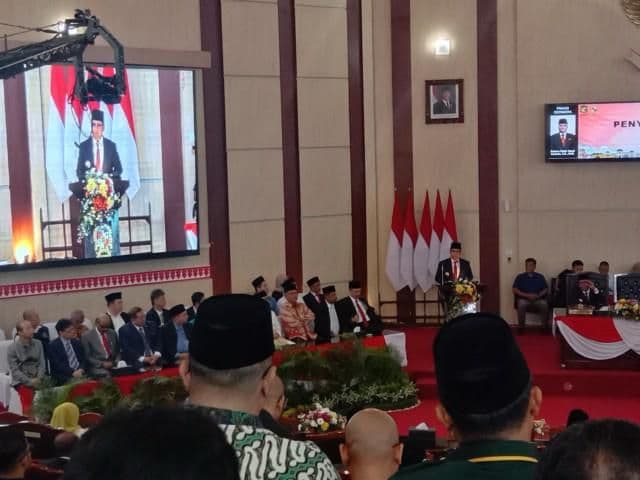 pesan_rico_waas_saat_sidang_paripurna_pertamanya