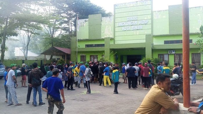 ratusan_petugas_kebersihan_mogok_kerja_di_binjai