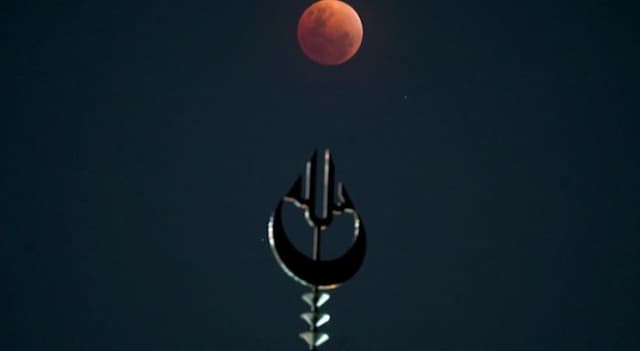 gerhana_bulan_total_terlihat_di_makassar_