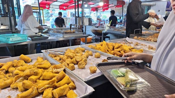 nazwa_bazar_ramadan_depan_umsu_jadi_incaran_harga_affordable_kantong_mahasiswa_pilihan_menu_berlimpah